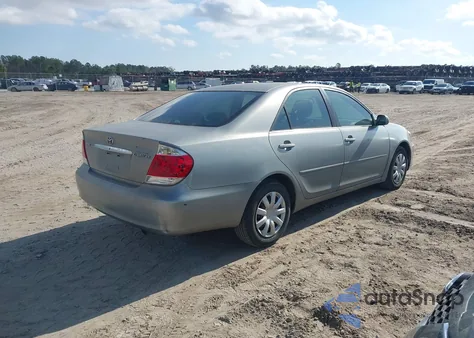 2005 Toyota Camry Le z USA, uszkodzony, nr VIN JTDBE32K153037428